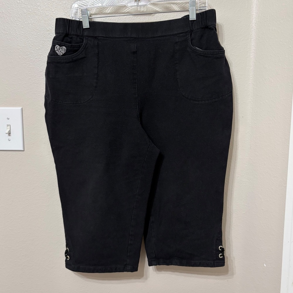 Quacker Factory DreamJeannes Black Capri Pants Rhinestone Heart Lace Up Hem L